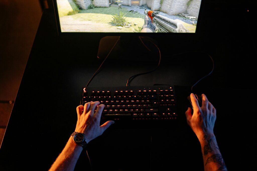 Guy playing cs2